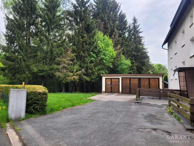 Einfahrt Garage