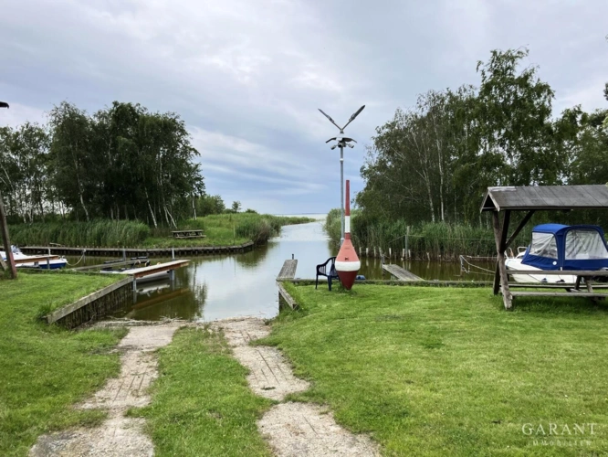 Kleiner Hafen in 150m