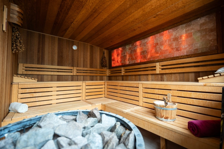 Sauna mit hochwertigen Materialien