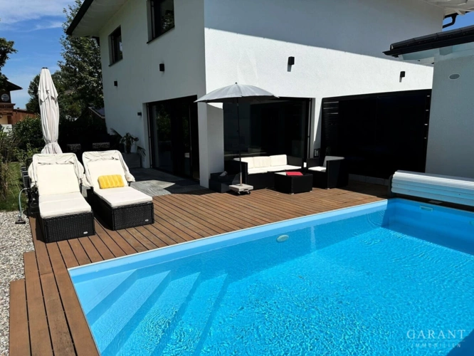 Terrasse mit Pool