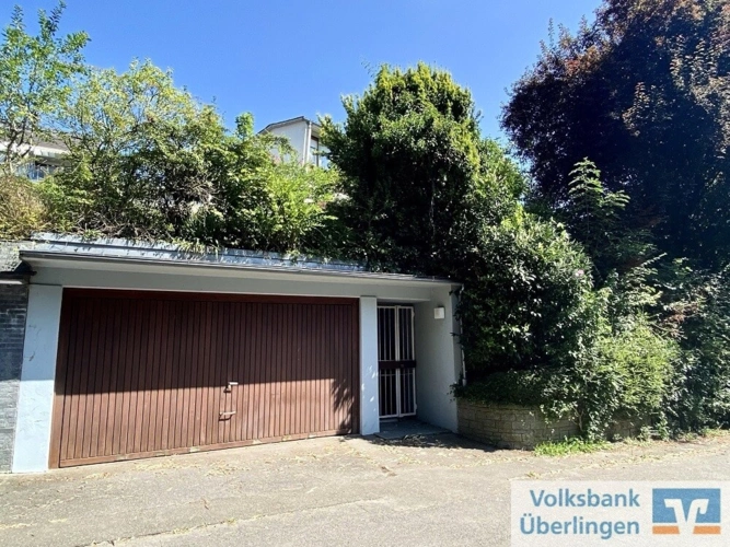 Ansicht Garage und Treppenaufgang