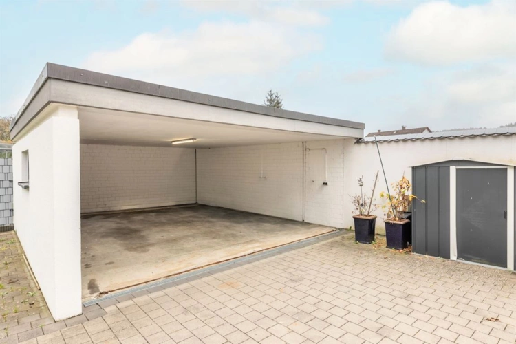 Grosser Doppelcarport