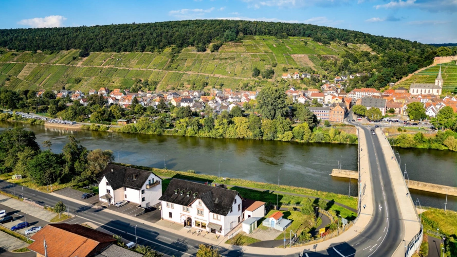Luftbild Anwesen und Umgebung
