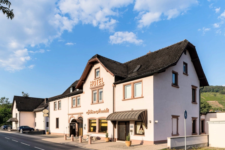 Anwesen von der Straßenseite