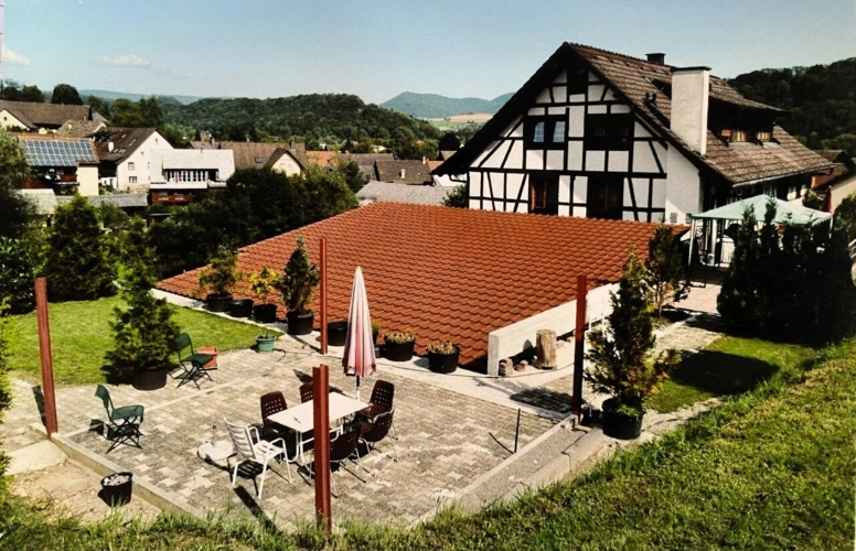 toller Festplatz hinter dem Haus als Freisitz