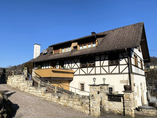 Auffahrt-Hauseingang-Südwestansicht