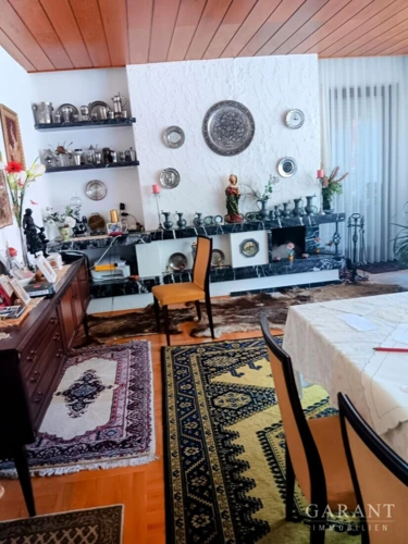 Wohnzimmer mit Kamin