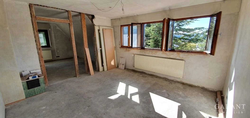 Schlafzimmer im DG Blick zum Fenster