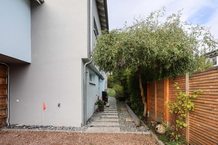 Laufweg zum Haupteingang