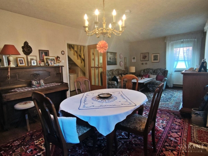 großes Wohn-/Esszimmer