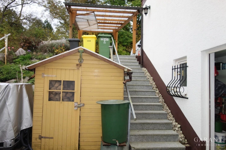 Zugang vom Carport aus
