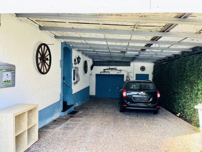 Hauseingang mit Garage