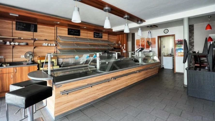 Laden-Café-Bereich Erdgeschoss