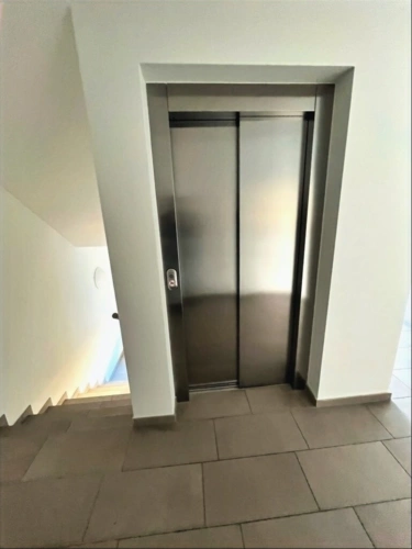 Blick Treppenhaus, Lift
