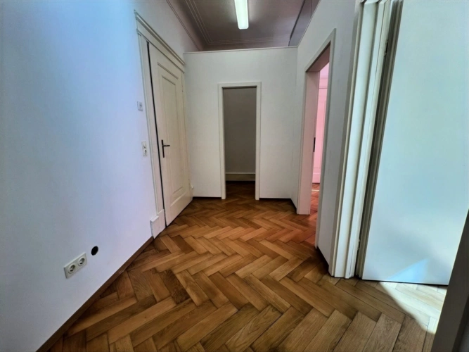 Diele (2) mit Abstellraum