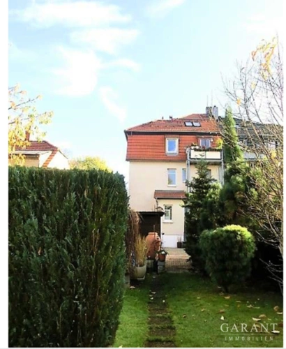 Rückansicht mit Balkon
