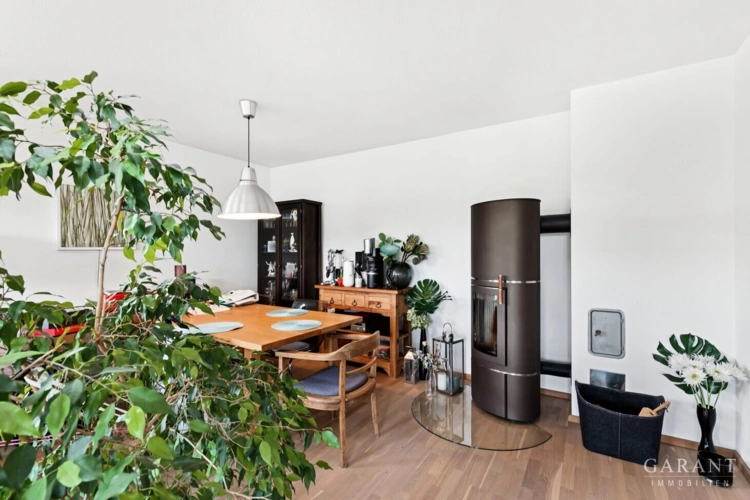 Essbereich mit Kamin
