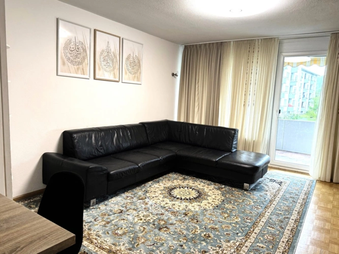 Wohnzimmer mit Parkettboden