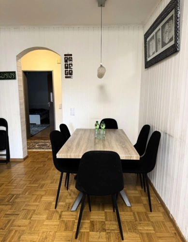 Esszimmer mit Parkettboden