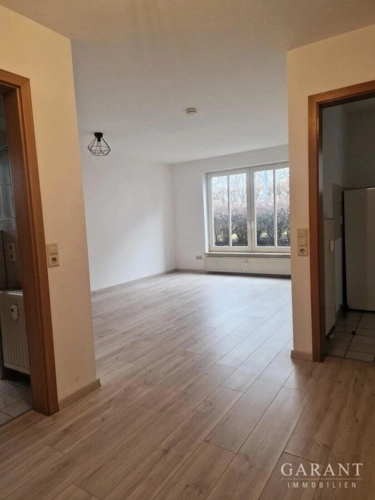 Blick vom Wohnzimmer zum Flur