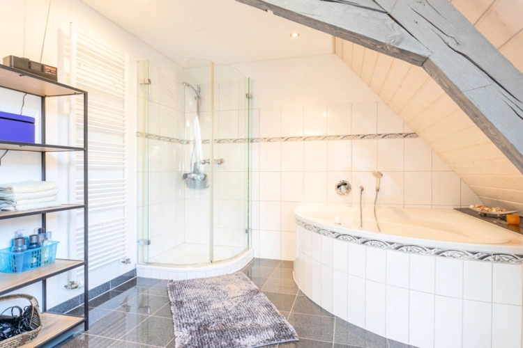 Badezimmer DG