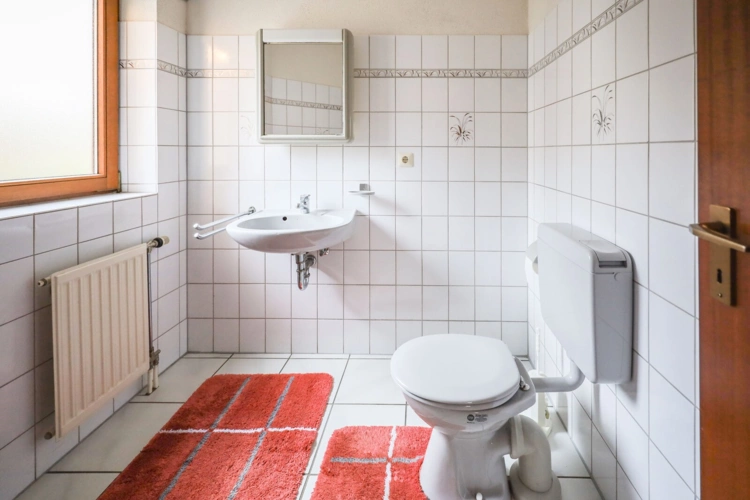 Dusche und WC im EG