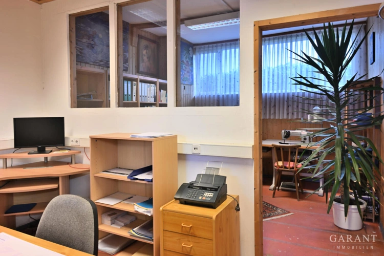 Büro in der Werkstatthalle,