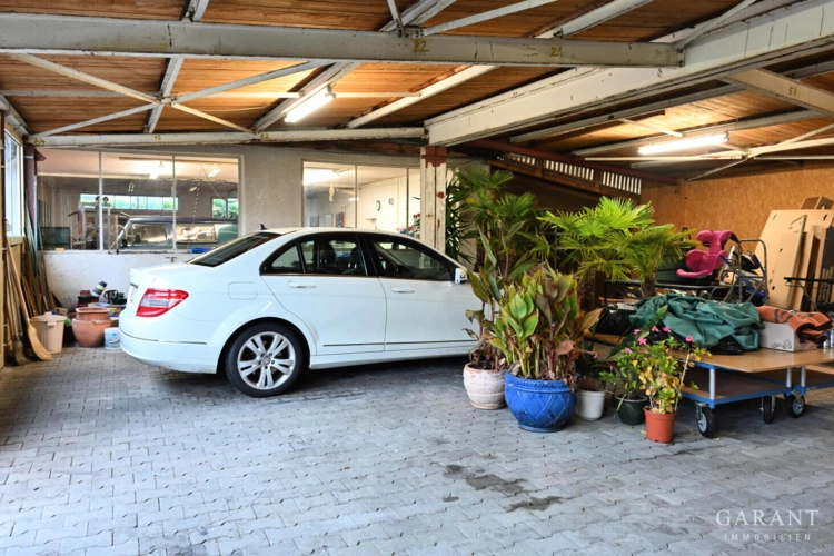 Garagenhalle