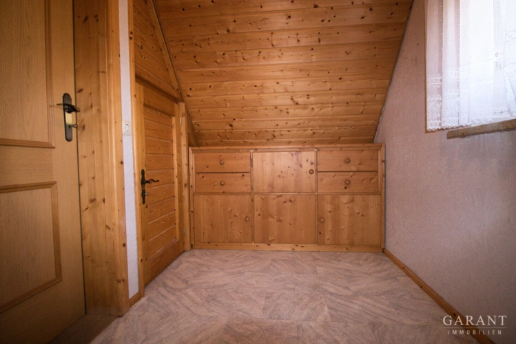 Spitzboden-Einbaumoebel