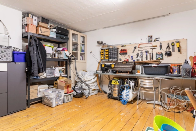 Keller mit Werkstatt