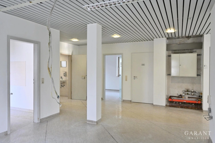 Viel-Platz-fuer-Theke-und-Empfang