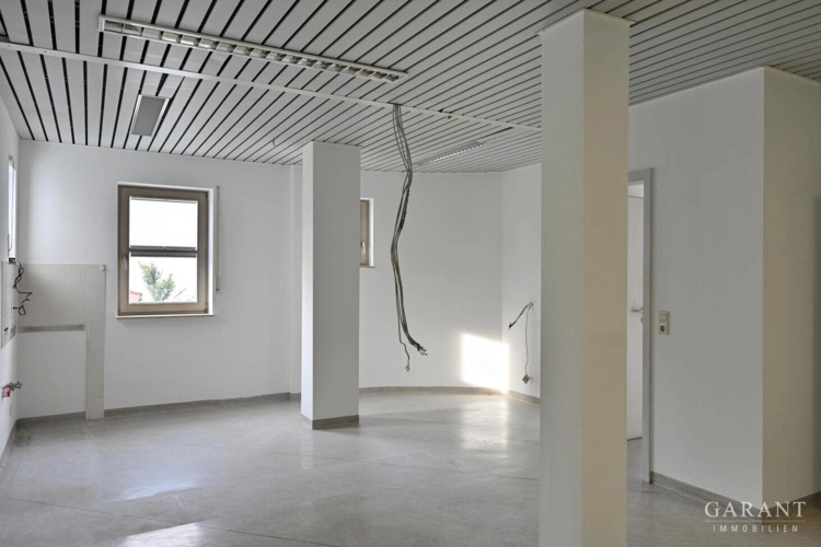 Viel-Platz-fuer-Theke-und-Empfang