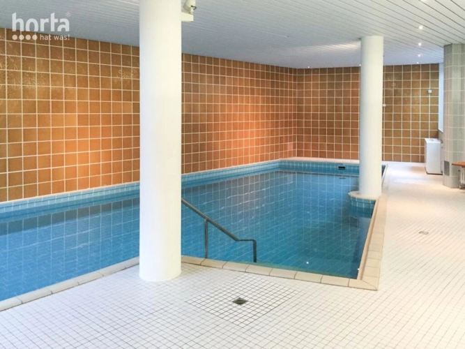 Schwimmhalle