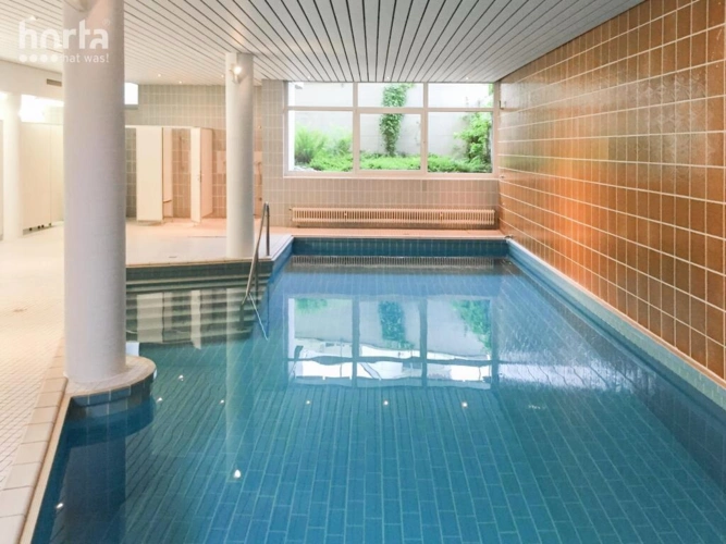 Schwimmhalle