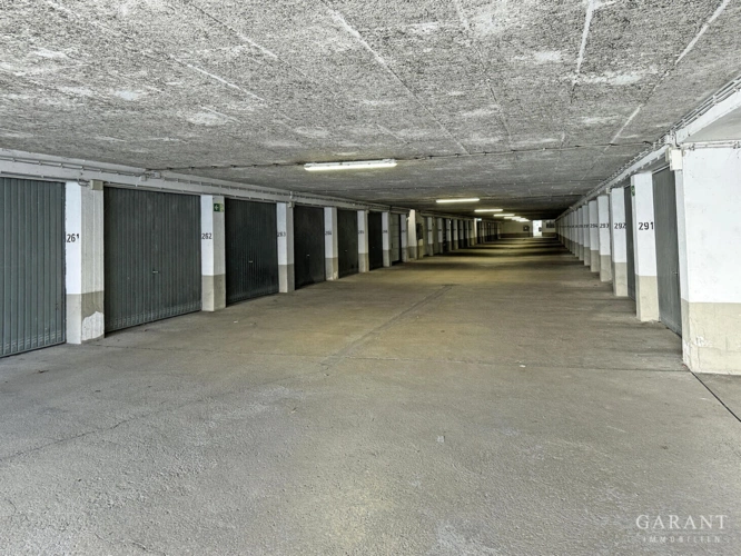 Tiefgarage-mit-abgeschl.-Stellpl.
