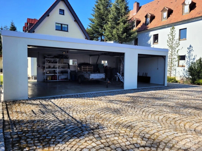 Grossraumgarage-mit-elek-Tor