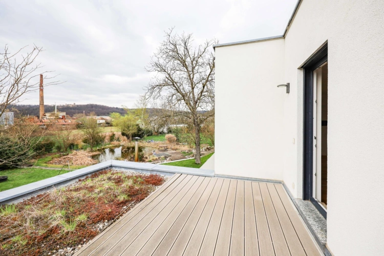 Terrasse auf der Garagenfläche