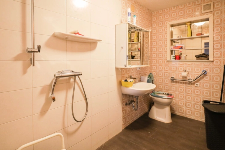 Dusche/WC im EG