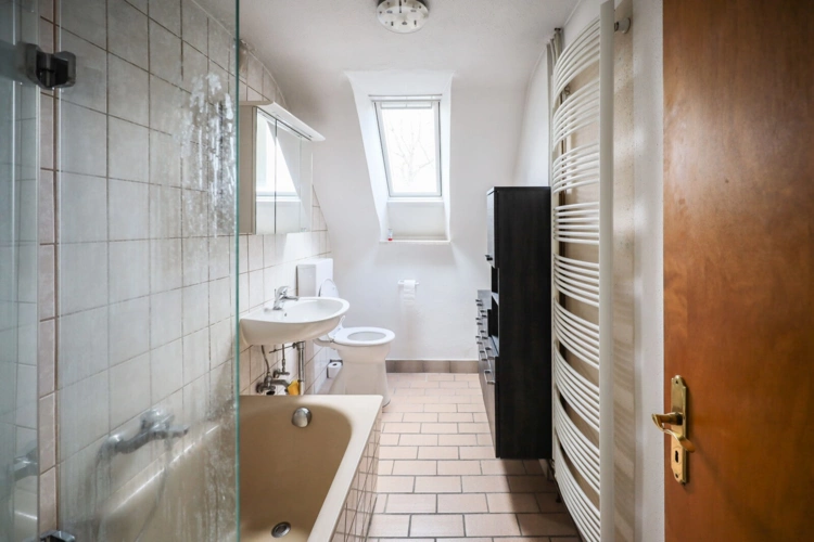 Badezimmer im DG-Bereich 1