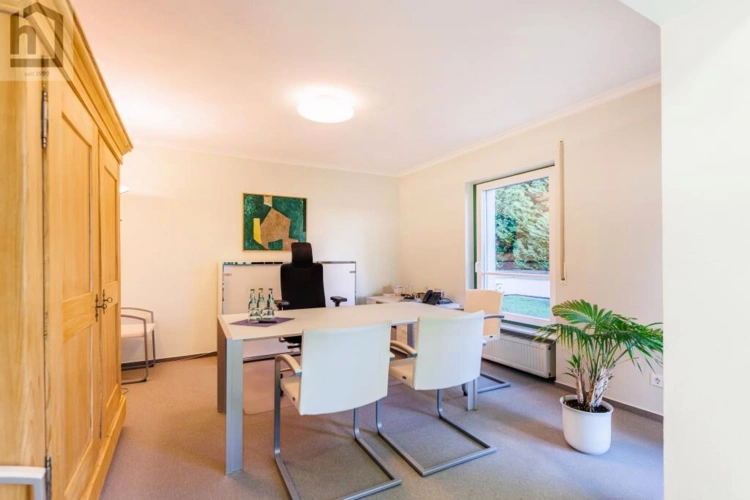 Büro 1 im EG