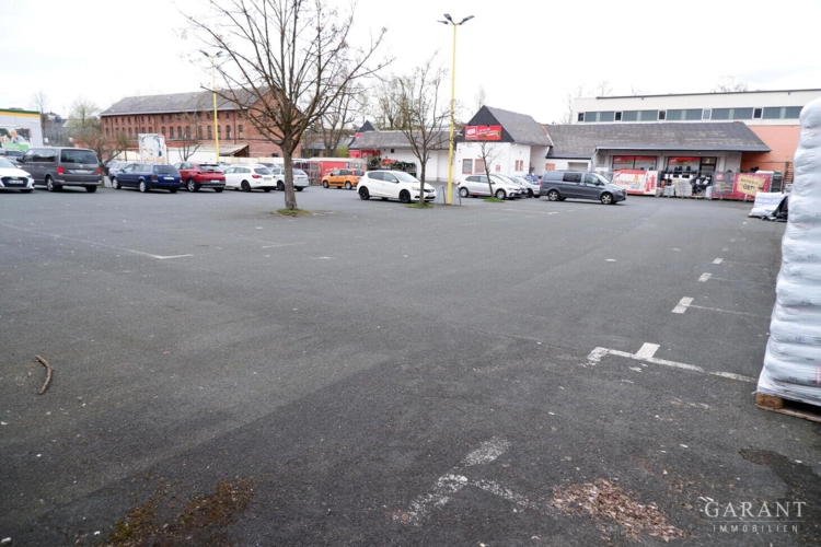 Großer Parkplatz