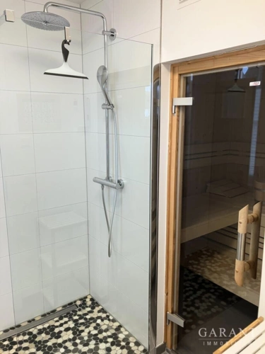 Sauna mit Dusche