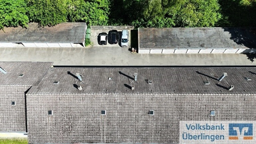 Drohnenaufnahme Garagen und Haus