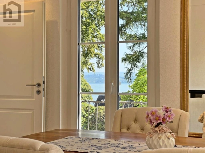 Esszimmer mit Seeblick
