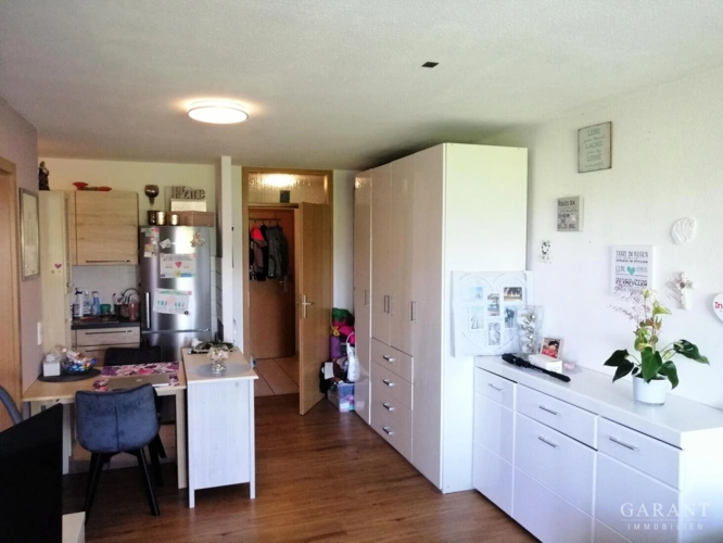 Wohnzimmer, Küche und Flur