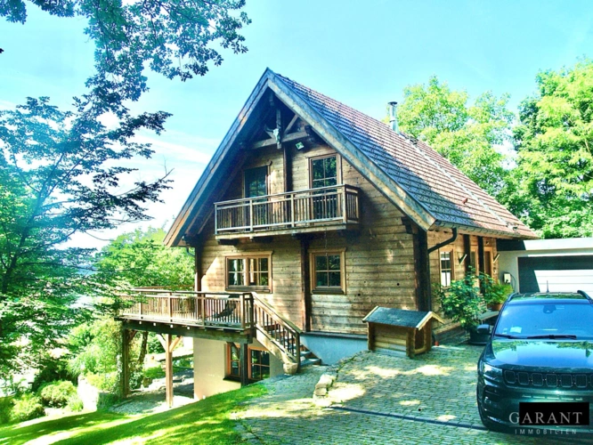 Haus Front Einfahrt