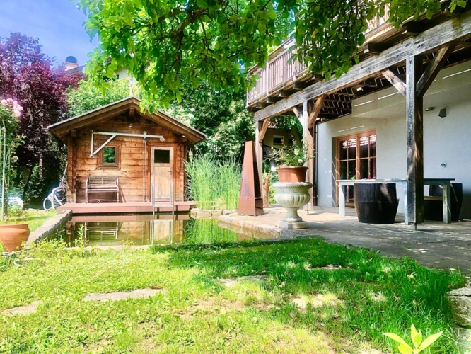 Terrasse-Schwimmteich- Saunahaus
