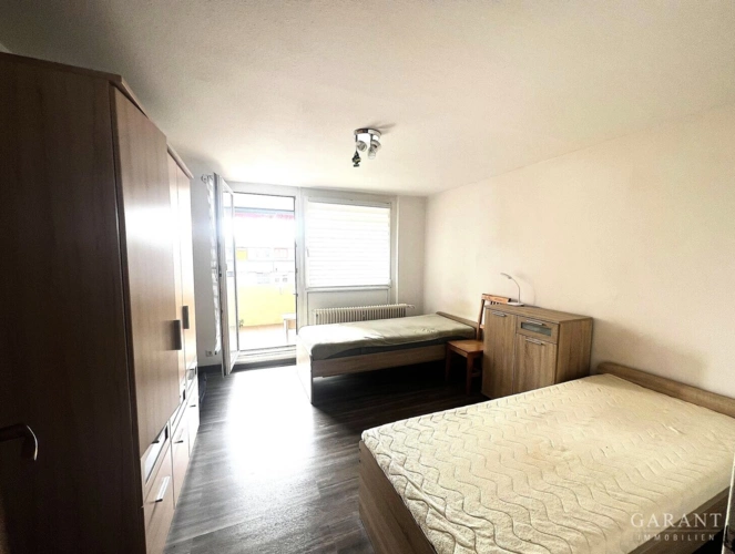 Zimmer 2 mit Zugang zum Balkon