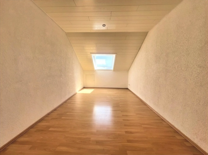 Arbeits -oder Kinderzimmer Rechts