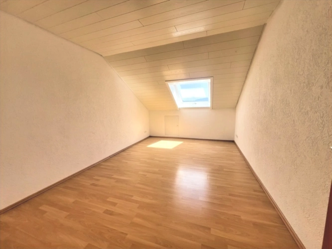 Arbeits -oder Kinderzimmer Rechts/Mitte